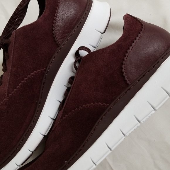 NEW Vionic Ortho Sneakers - Picture 7 of 8